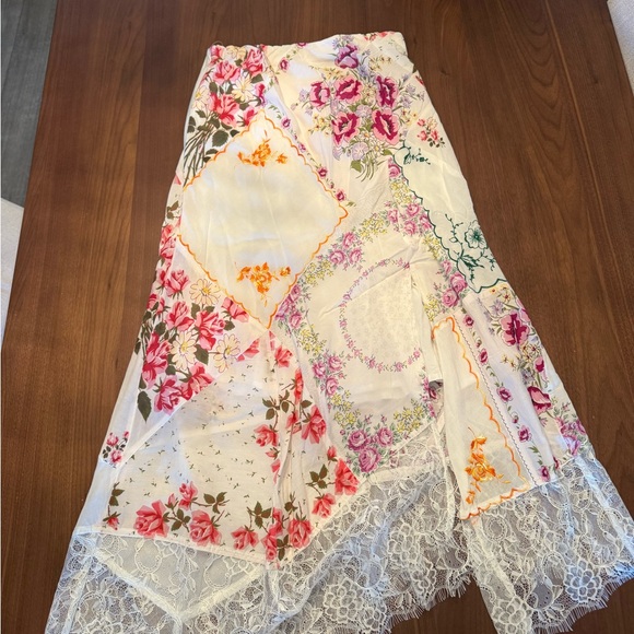 Anthropologie Floral Patchwork flattering skirt with Lace trim and a side slit - Picture 2 of 8